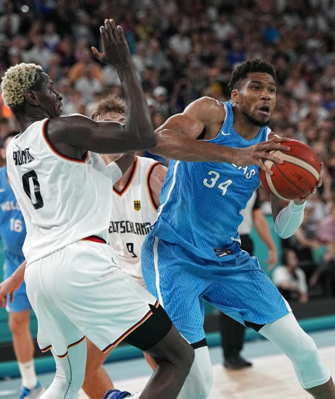 爱游戏登录入口-希腊队在比赛中战胜摩尔多瓦，取得胜利