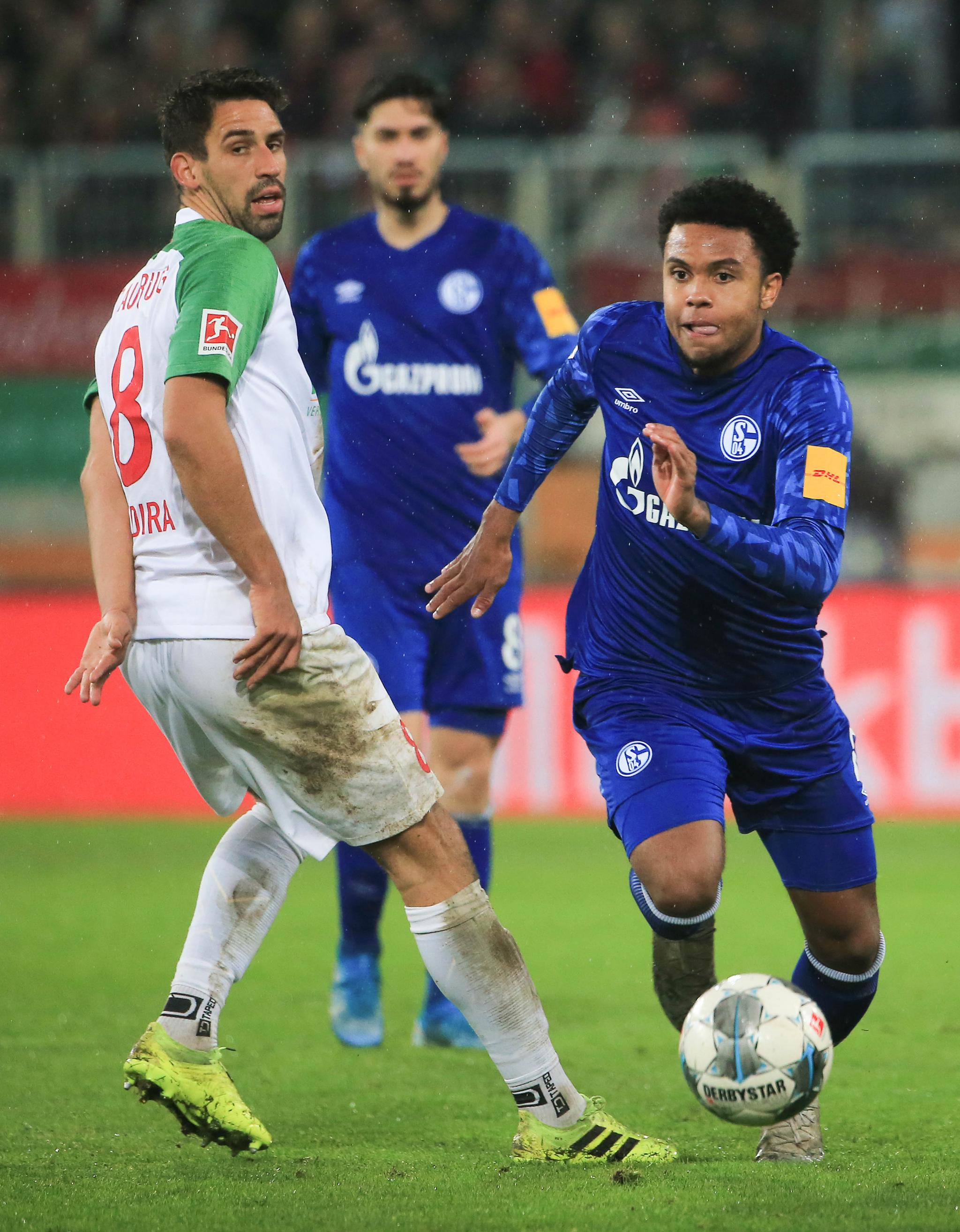 爱游戏在线-沙尔克球员庆祝儿子生日父子情深感人的简单介绍