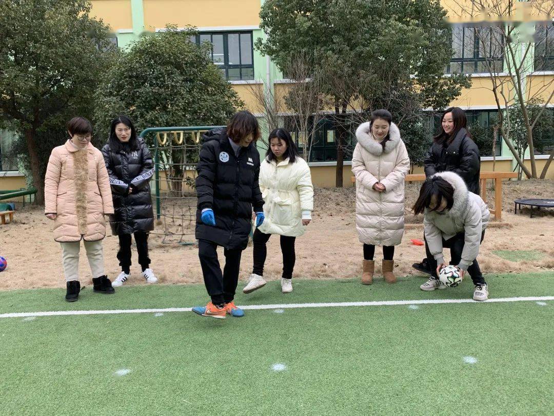 爱游戏登录入口-足球女将团结一心，收获属于她们的荣耀的简单介绍