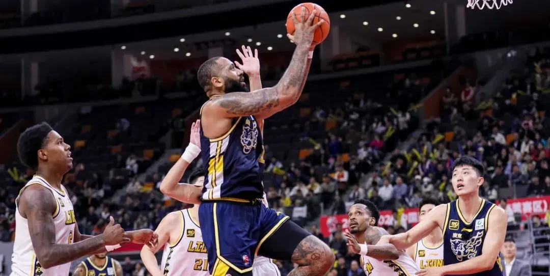 江西男篮不敌广东,遭遇强劲对手 江西男篮不敌广东,遭遇强劲对手