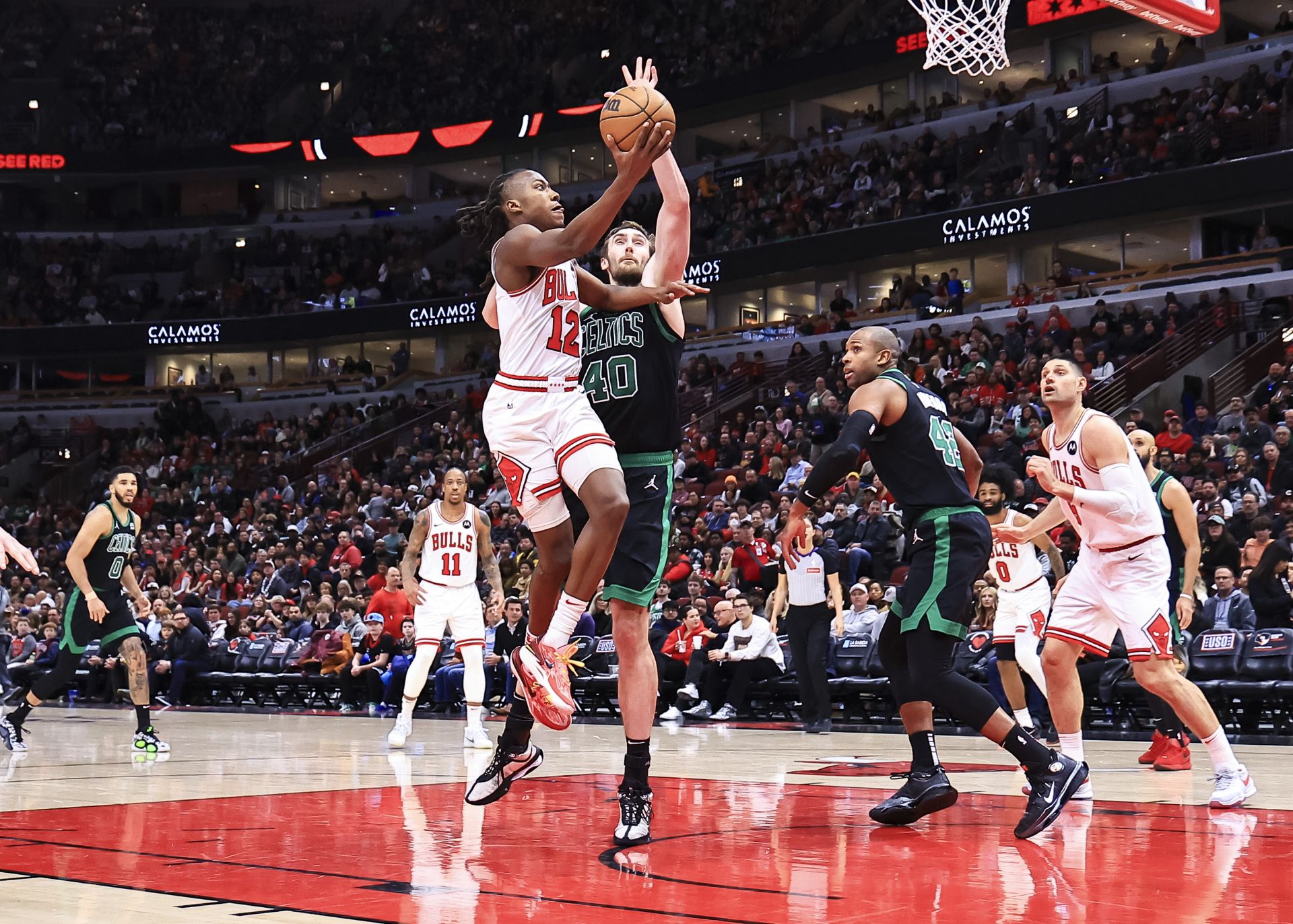 爱游戏体育官网-震撼对决：篮球赛场上的精彩瞬间的简单介绍