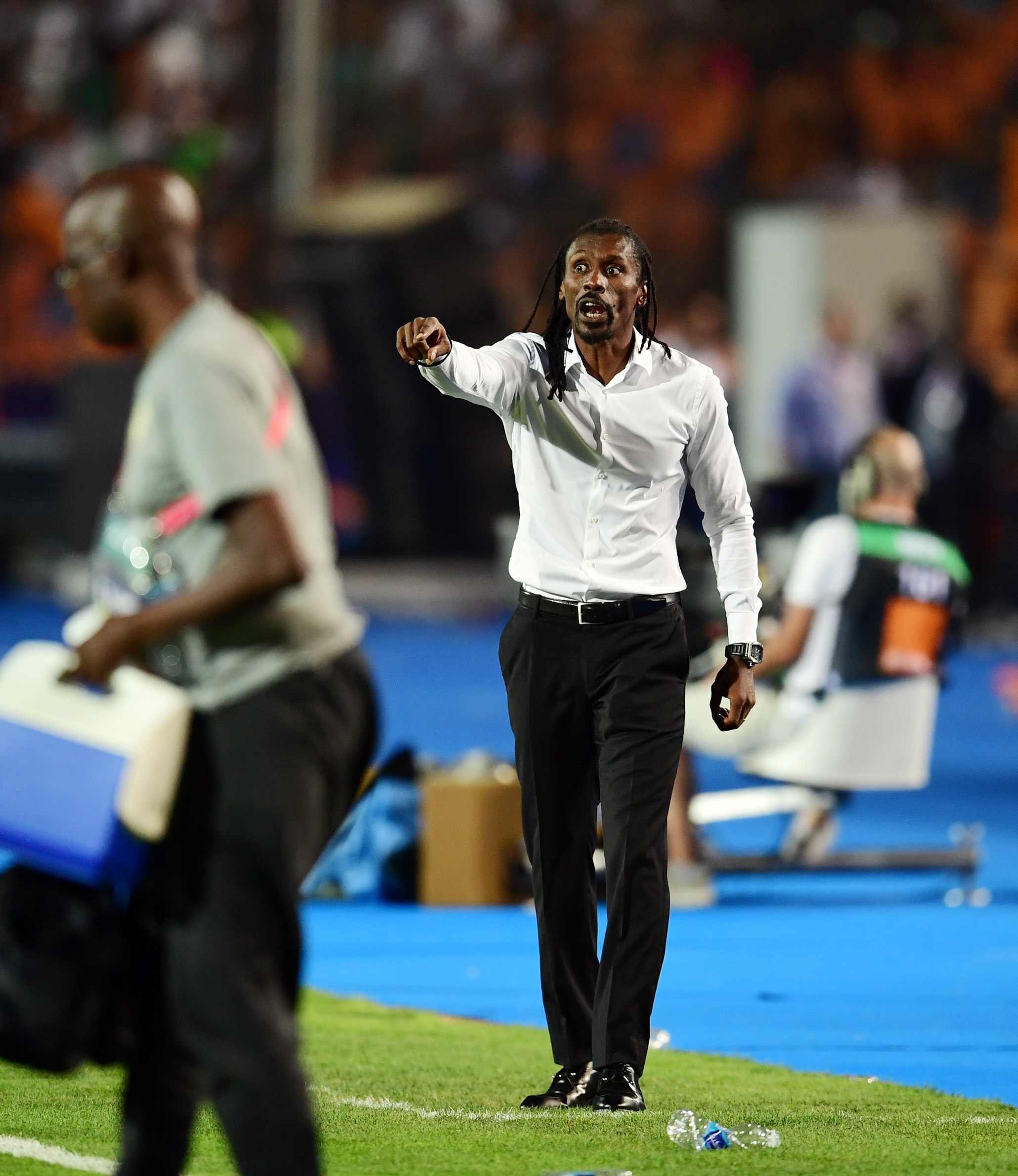 包含阿尔及利亚队备战全员上阵,迎接险阻的词条 包含阿尔及利亚队备战全员上阵,迎接险阻的词条