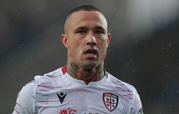 包含桑普多利亚胜卡利亚里，势如破竹的词条