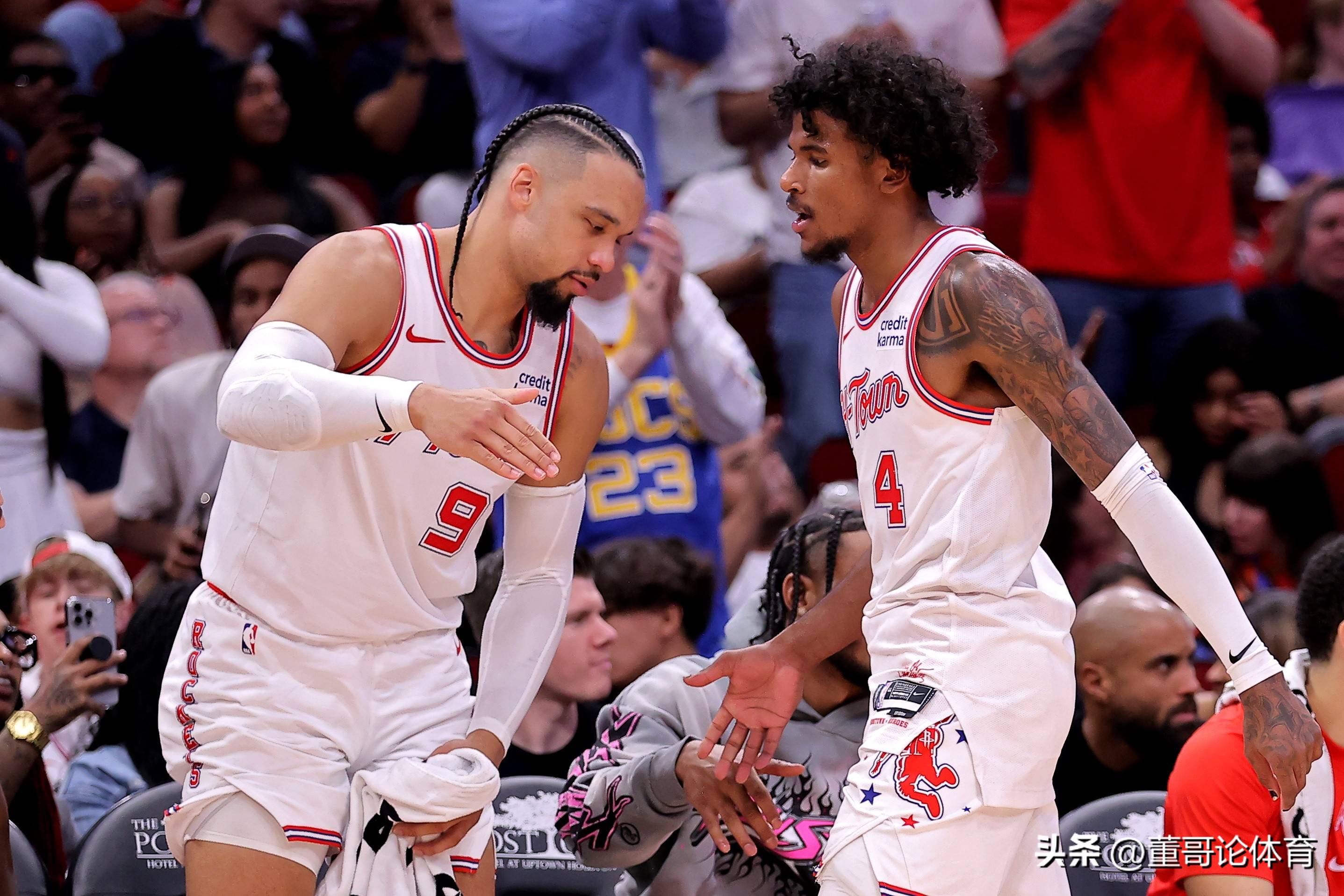 爱游戏app下载-铁血硬汉带领球队奋勇拼搏获胜