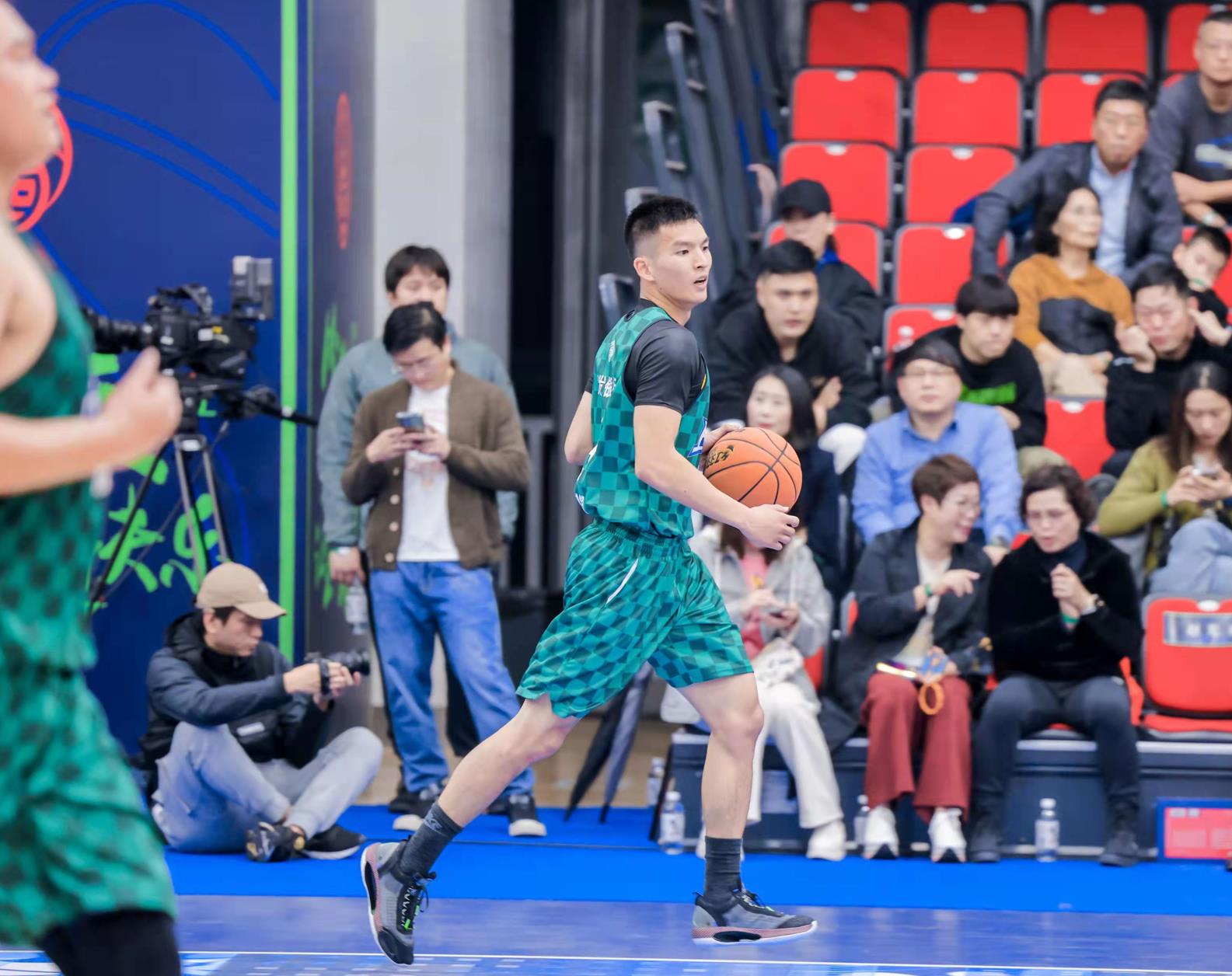 爱游戏体育官网-关于拓展交流空间，草根篮球运动蓬勃发展的信息