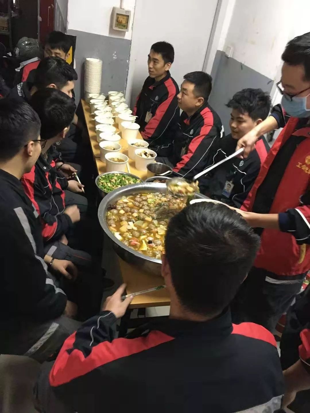 爱游戏网页版登录入口-关于汉堡SV欲赢得胜利，全队团结奋战的信息