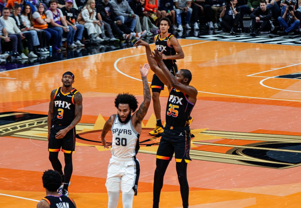 太阳队高光时刻,布克稳定表现成为最大功臣的简单介绍 太阳队高光时刻,布克稳定表现成为最大功臣的简单介绍