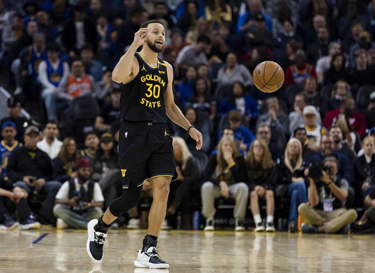 爱游戏在线登录-勇士队连胜被终结，面临重新调整