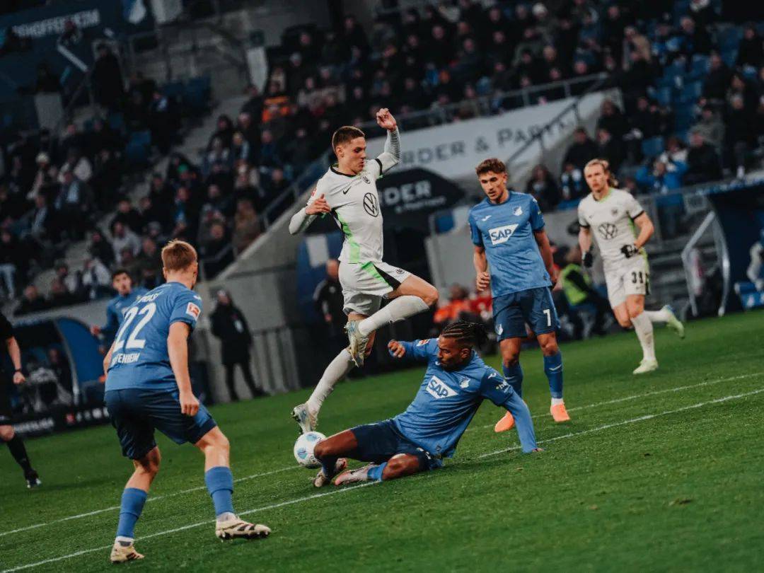 关于霍芬海姆踢出精彩表现，赢得比赛的胜利的信息