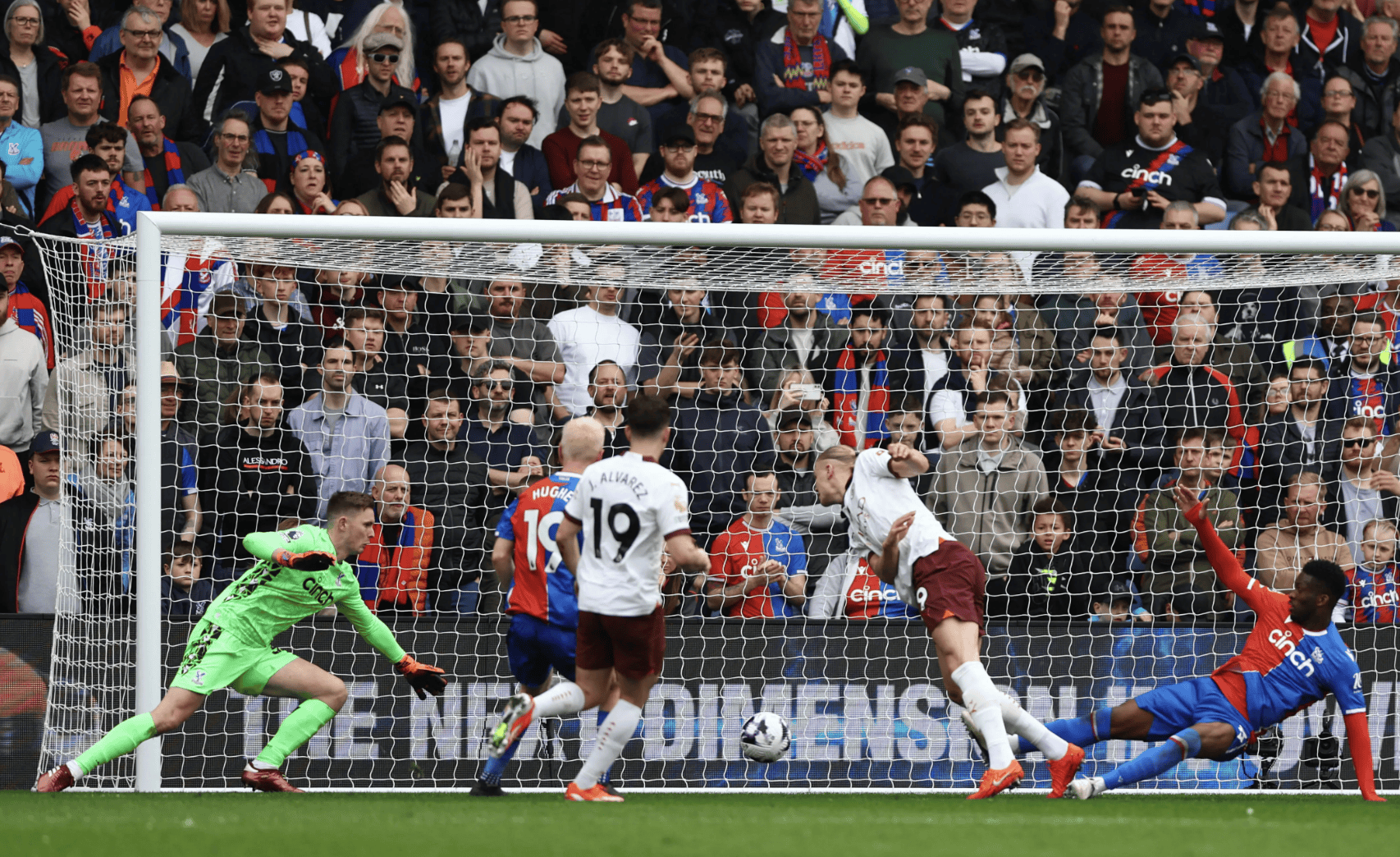 曼城主场大胜扩大了积分差距