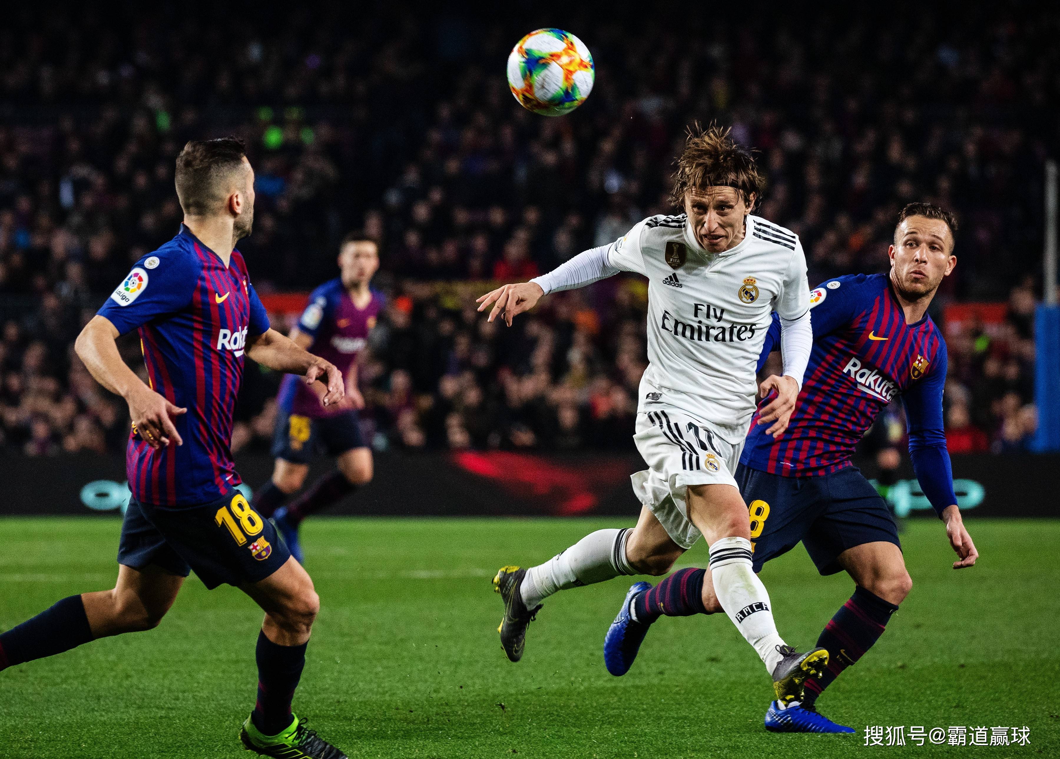 爱游戏体育官网-巴萨不敌强敌，遭遇西甲两连败！