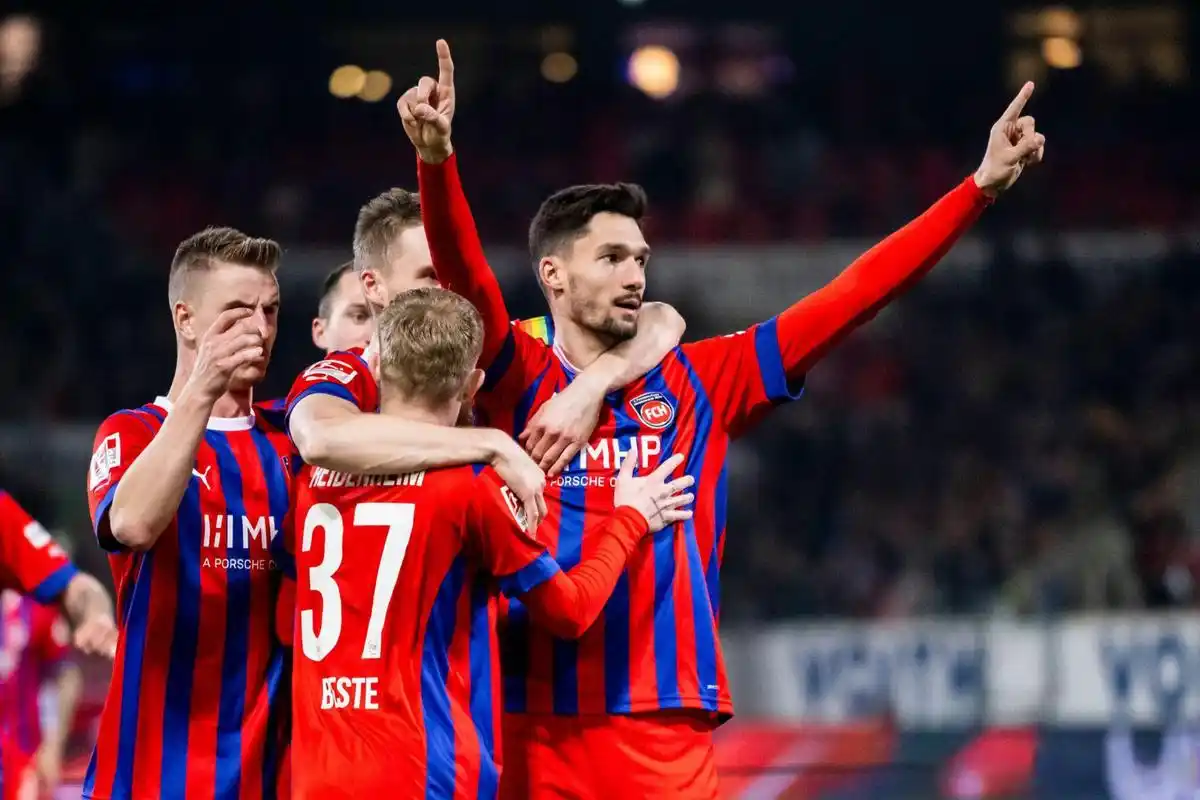 爱游戏网页版-霍芬海姆主场大胜对手，豪取六连胜