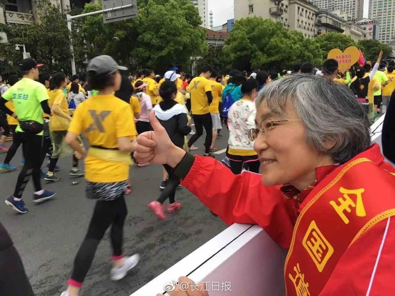 爱游戏官网-坚持到底！预选赛偶遇困境，队员默契配合的简单介绍