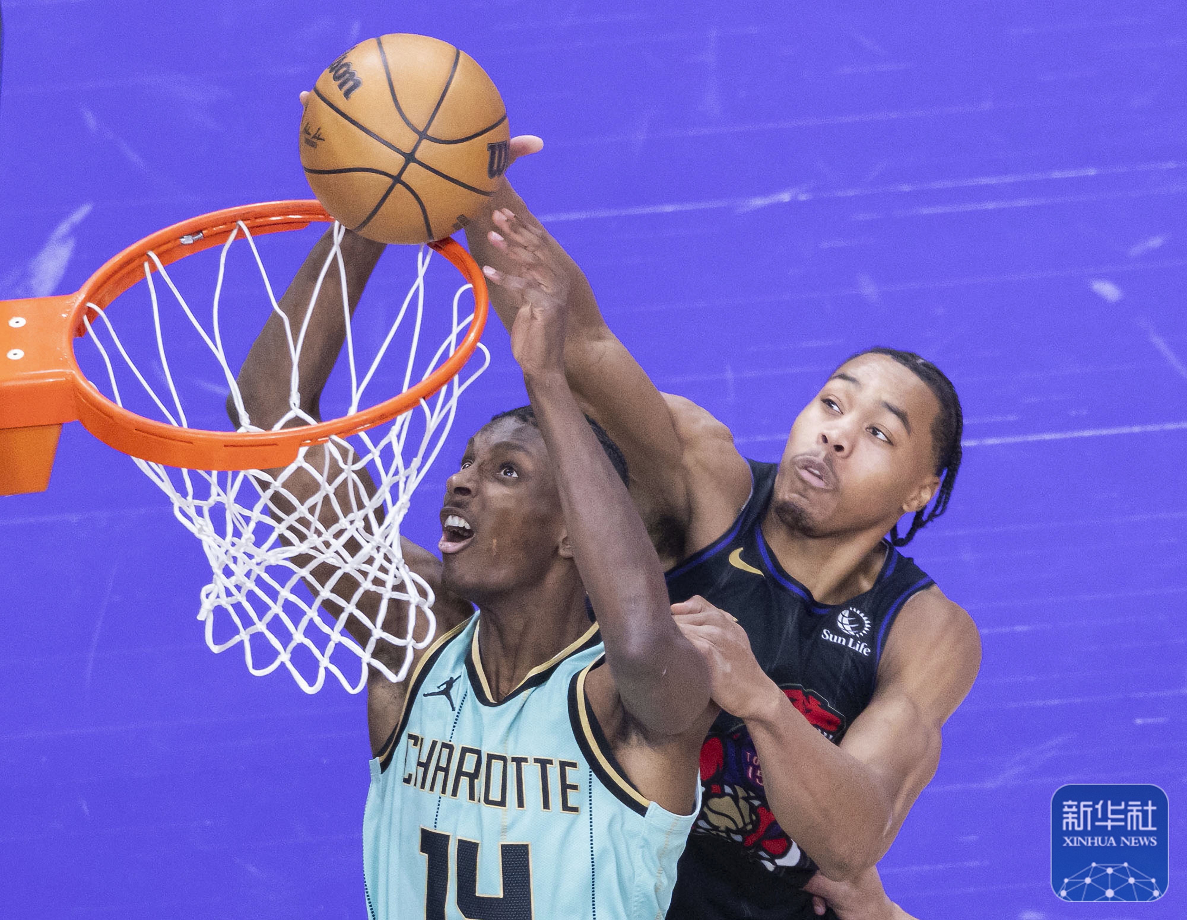 爱游戏官网-猛龙球员在比赛中手感爆发得分击败对手的简单介绍