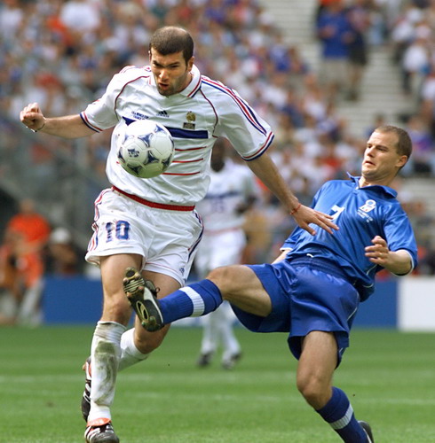 爱游戏官方登录入口-球员表现出色，领队指挥娴熟取胜