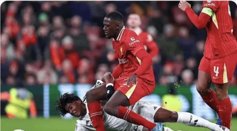 爱游戏登录-包含利物浦中卫因伤病离场，团队调整战术的词条