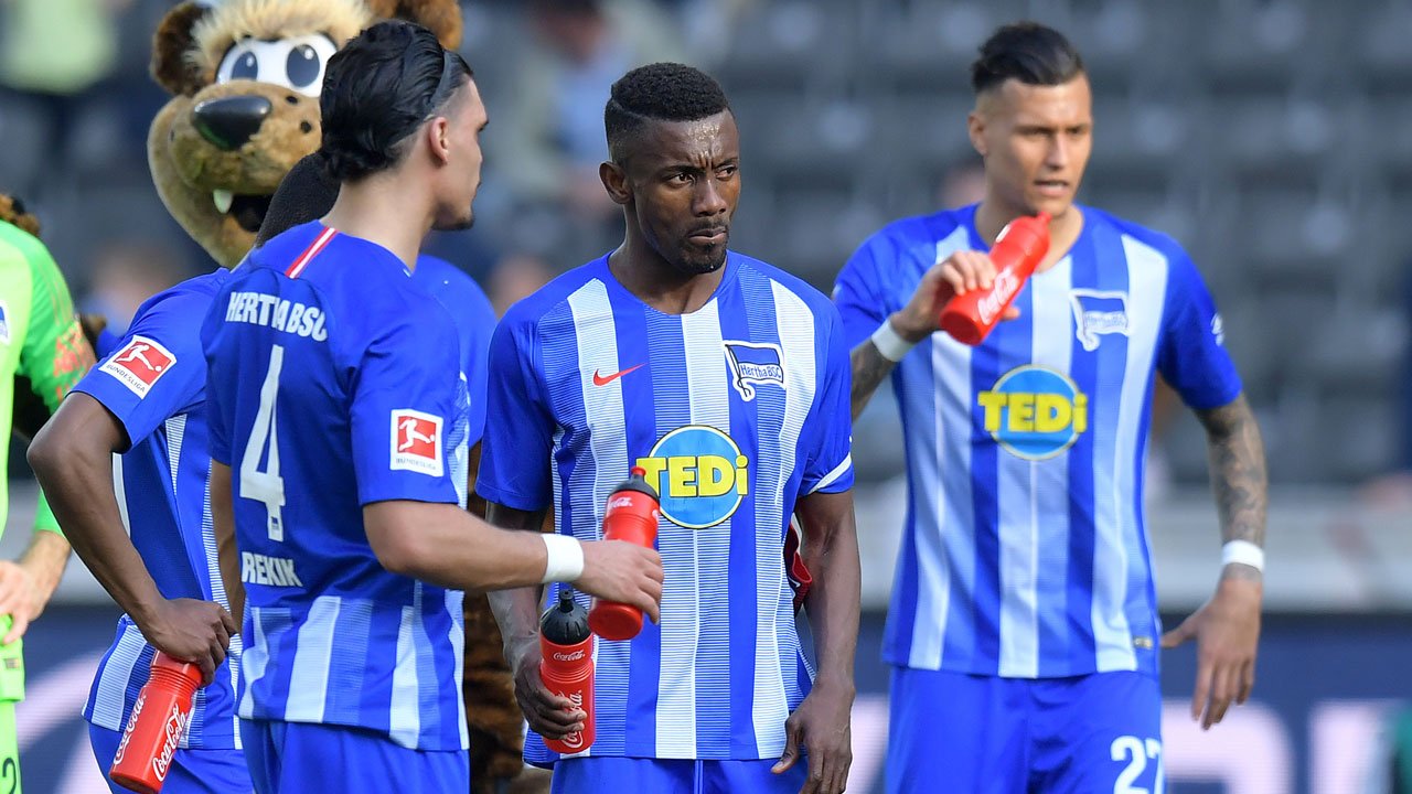 爱游戏官网-柏林赫塔主帅被批评，球队欲换帅