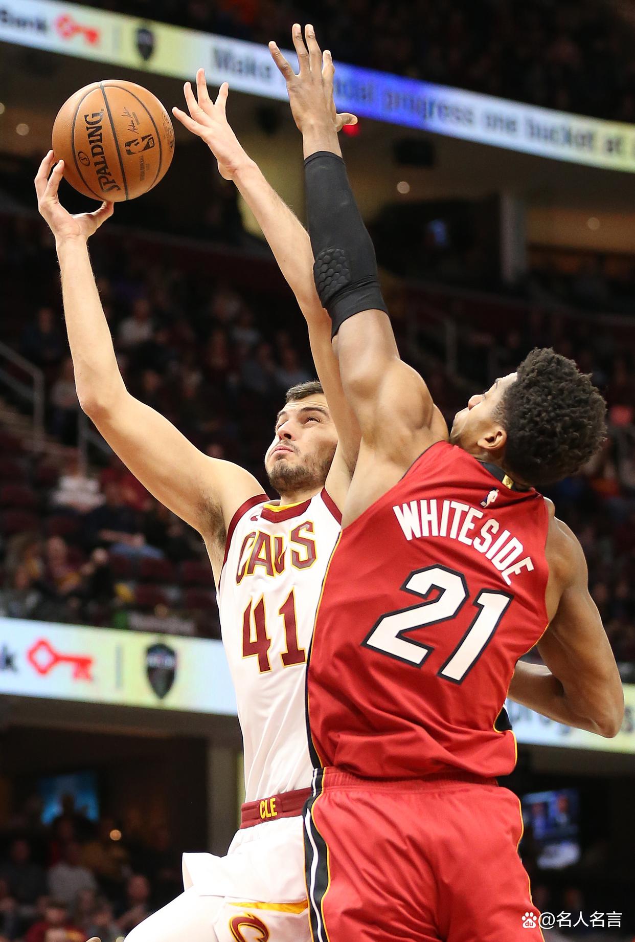 爱游戏官网-灰熊队球员用精彩表现赢得球迷掌声