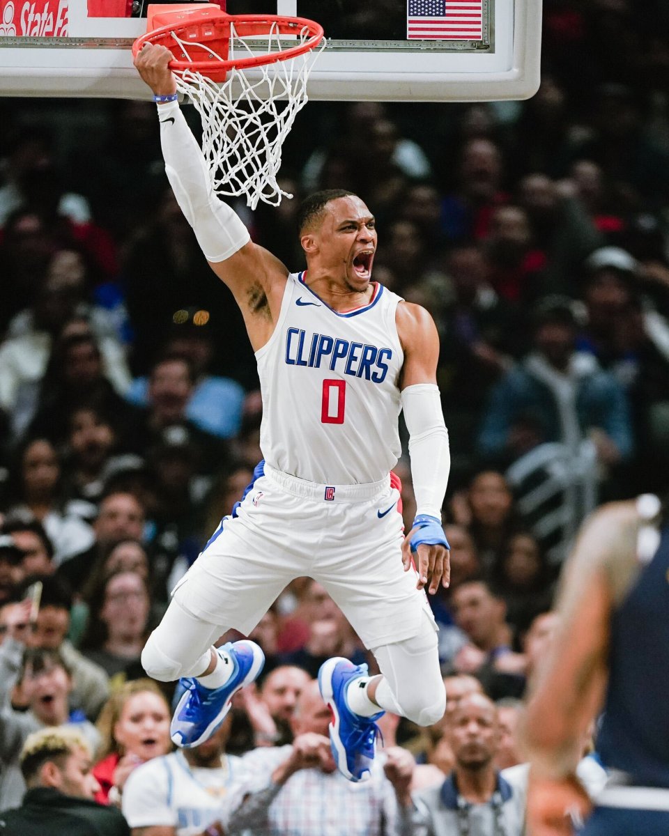 爱游戏官方入口-快船再胜尼克斯，乔治表现出色领队全队进攻