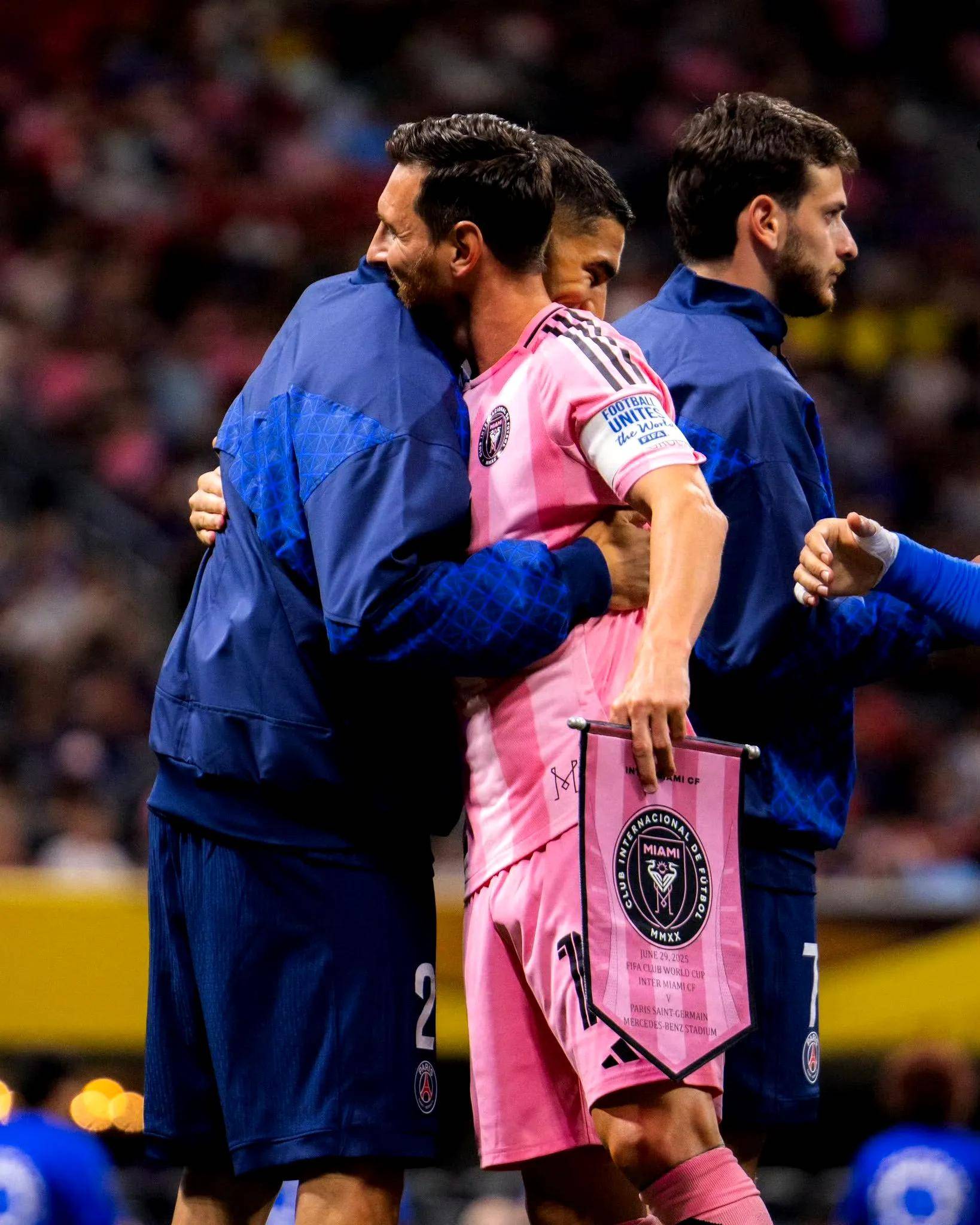 巴萨主场大捷！苏亚雷斯梅开二度，助队连胜