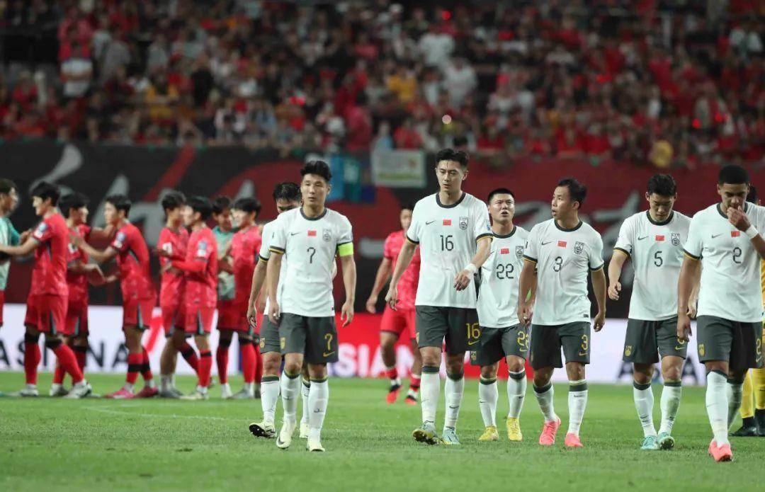 爱游戏官网-国足队员团结协作，夺得国际赛桂冠