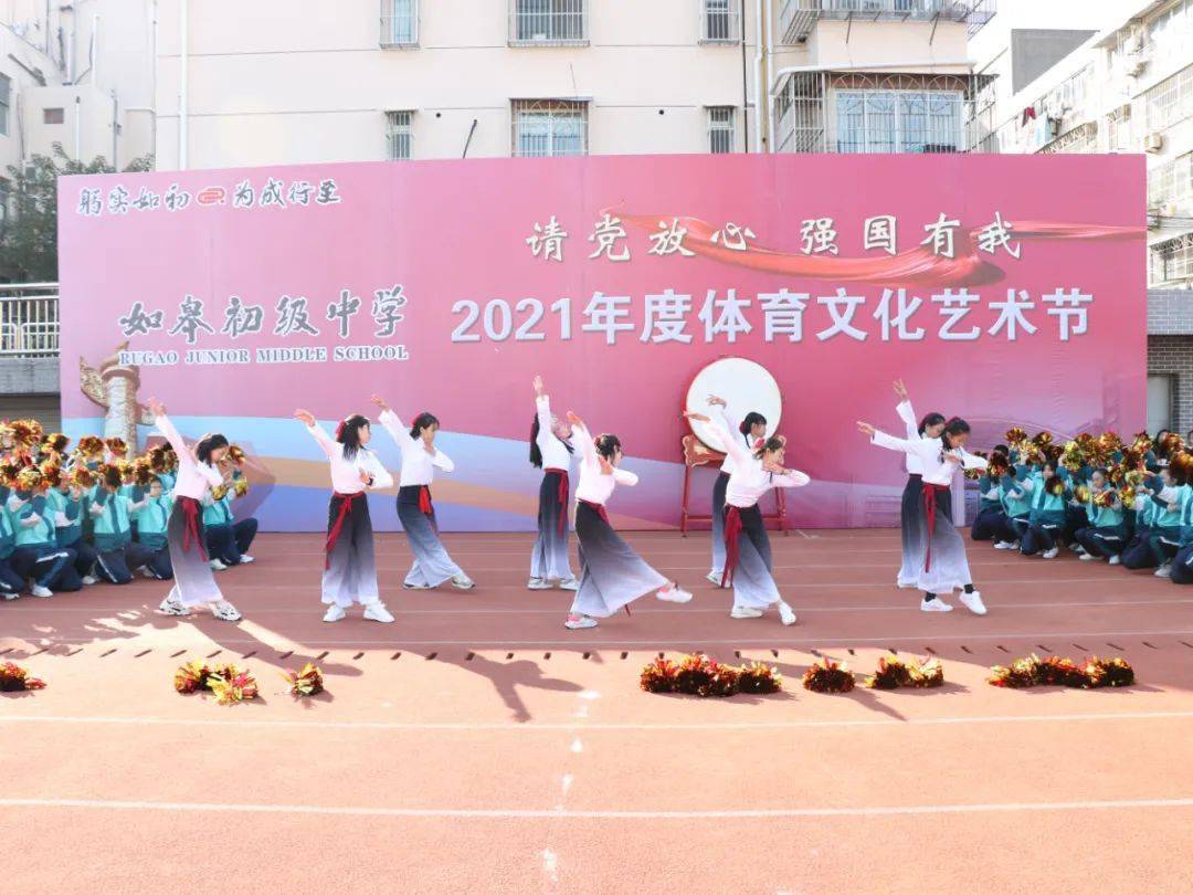 爱游戏亚洲官网-国际女足赛事燃情上演，全队精神抖擞取得胜利