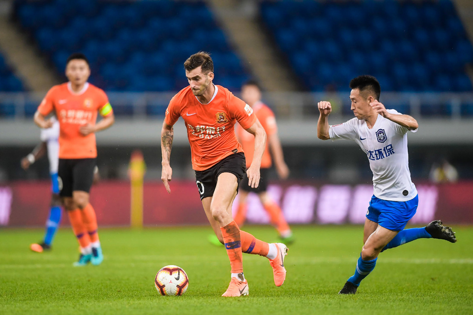 爱游戏官网-武汉卓尔赢得关键的主场对决