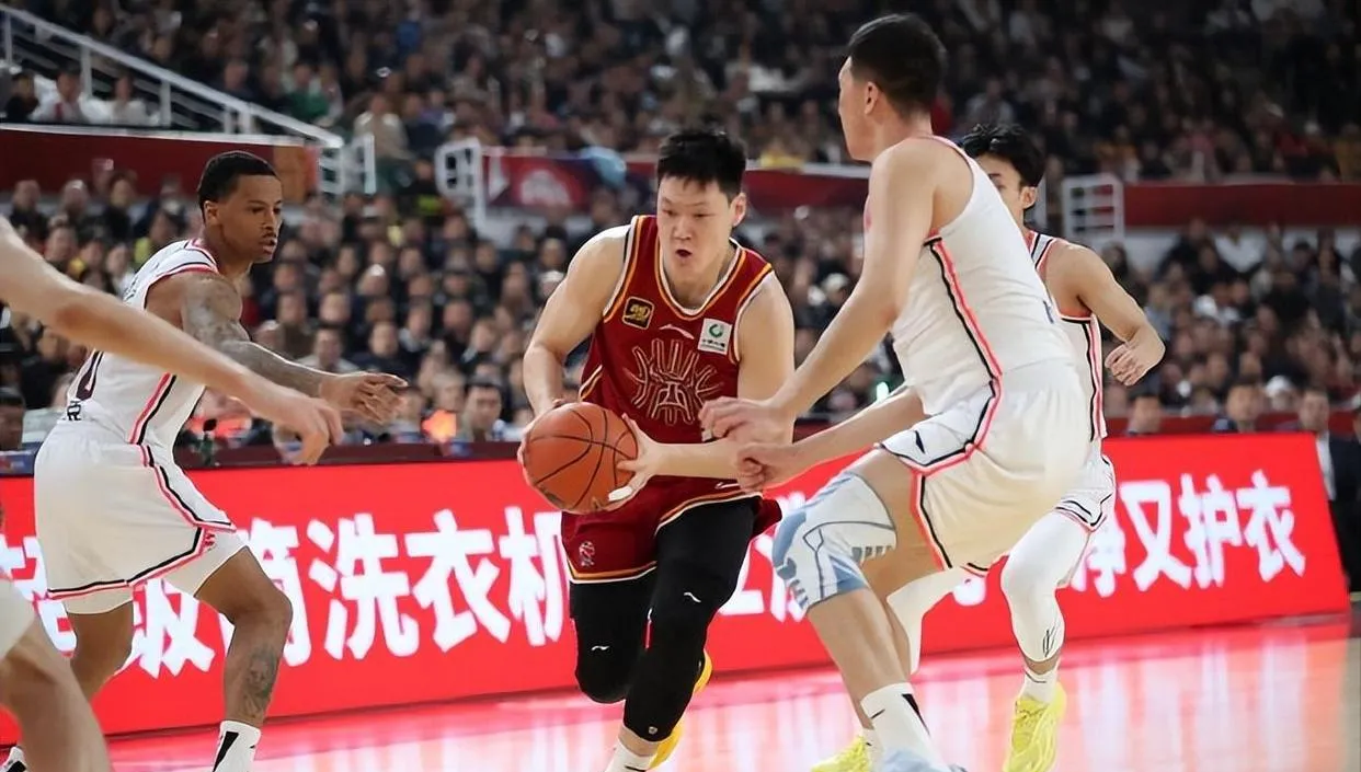 包含男篮赛事最新动态：山西男篮引领潮流不断进步的词条