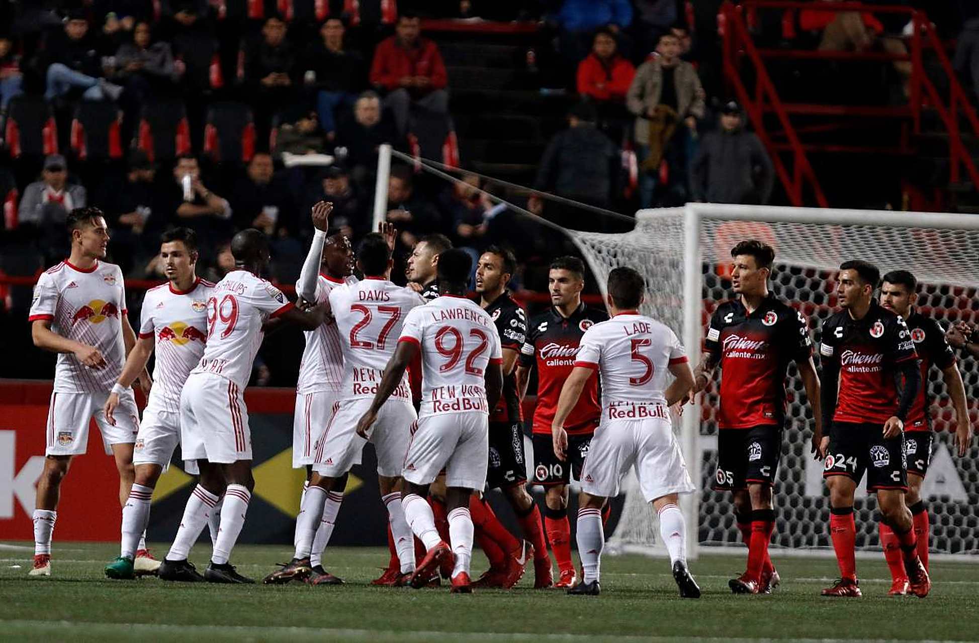 曼联客场失利,英超联赛排名下滑局势严峻的简单介绍 曼联客场失利,英超联赛排名下滑局势严峻的简单介绍