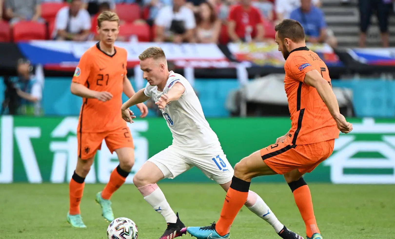 捷克共和国队在欧洲预选赛中表现出色 捷克共和国队在欧洲预选赛中表现出色