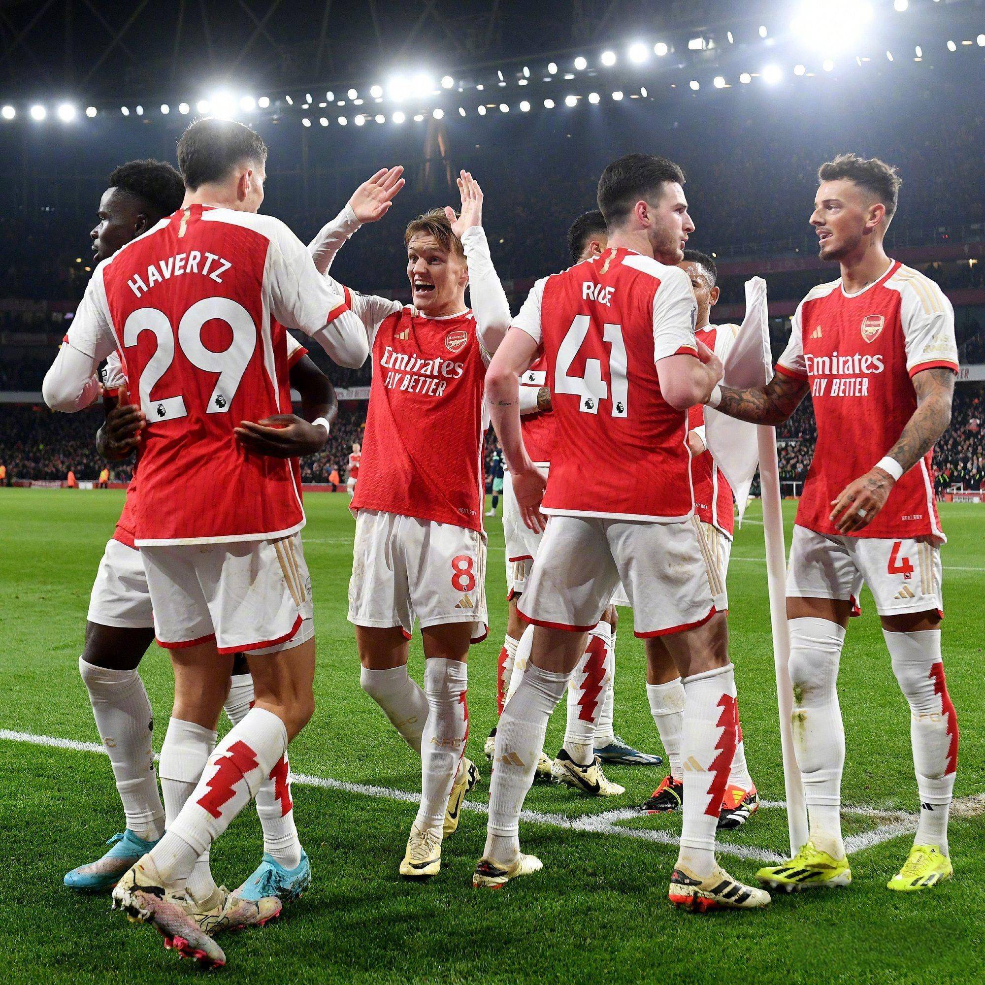 阿森纳紧随其后,欧冠资格竞争激烈的简单介绍 阿森纳紧随其后,欧冠资格竞争激烈的简单介绍