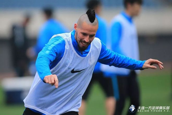 爱游戏亚洲官网-包含重庆斯威队众将表现出色，主场击败深圳佳兆业的词条