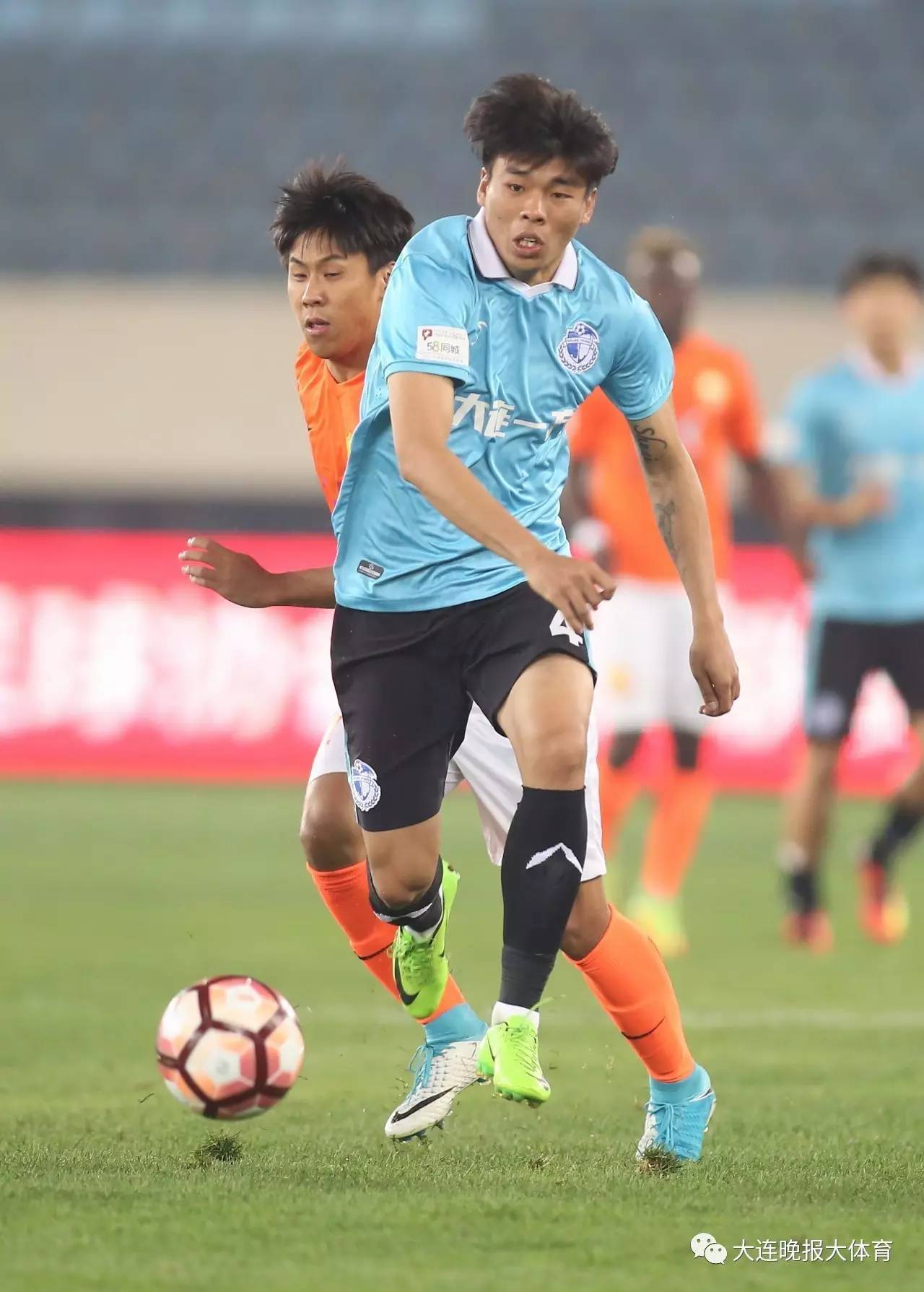 包含重庆斯威队众将表现出色，主场击败深圳佳兆业的词条