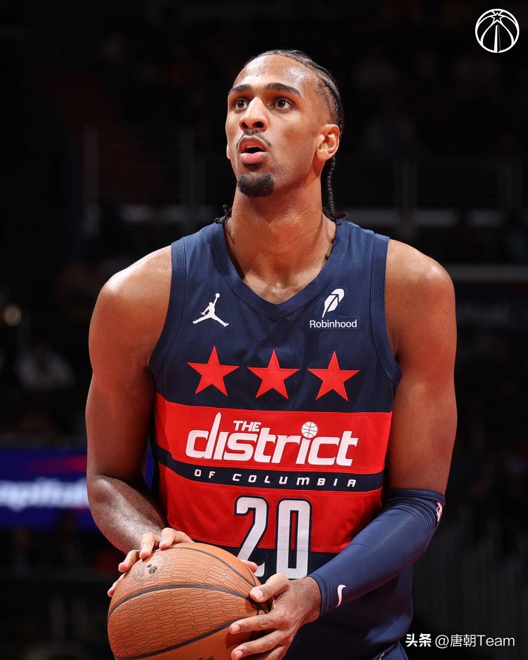 快船队年轻后卫崭露头角,成为球队亮点 快船队年轻后卫崭露头角,成为球队亮点