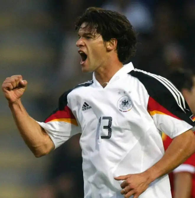 爱游戏官网-德国队新晋后卫展露出色表现，荣登球队最有潜力球员