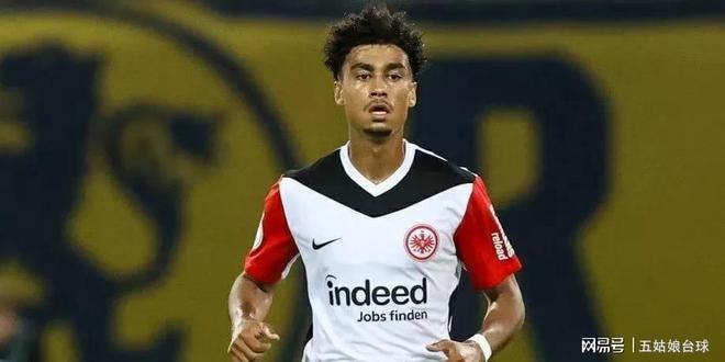 德国队新晋后卫展露出色表现,荣登球队最有潜力球员 德国队新晋后卫展露出色表现,荣登球队最有潜力球员