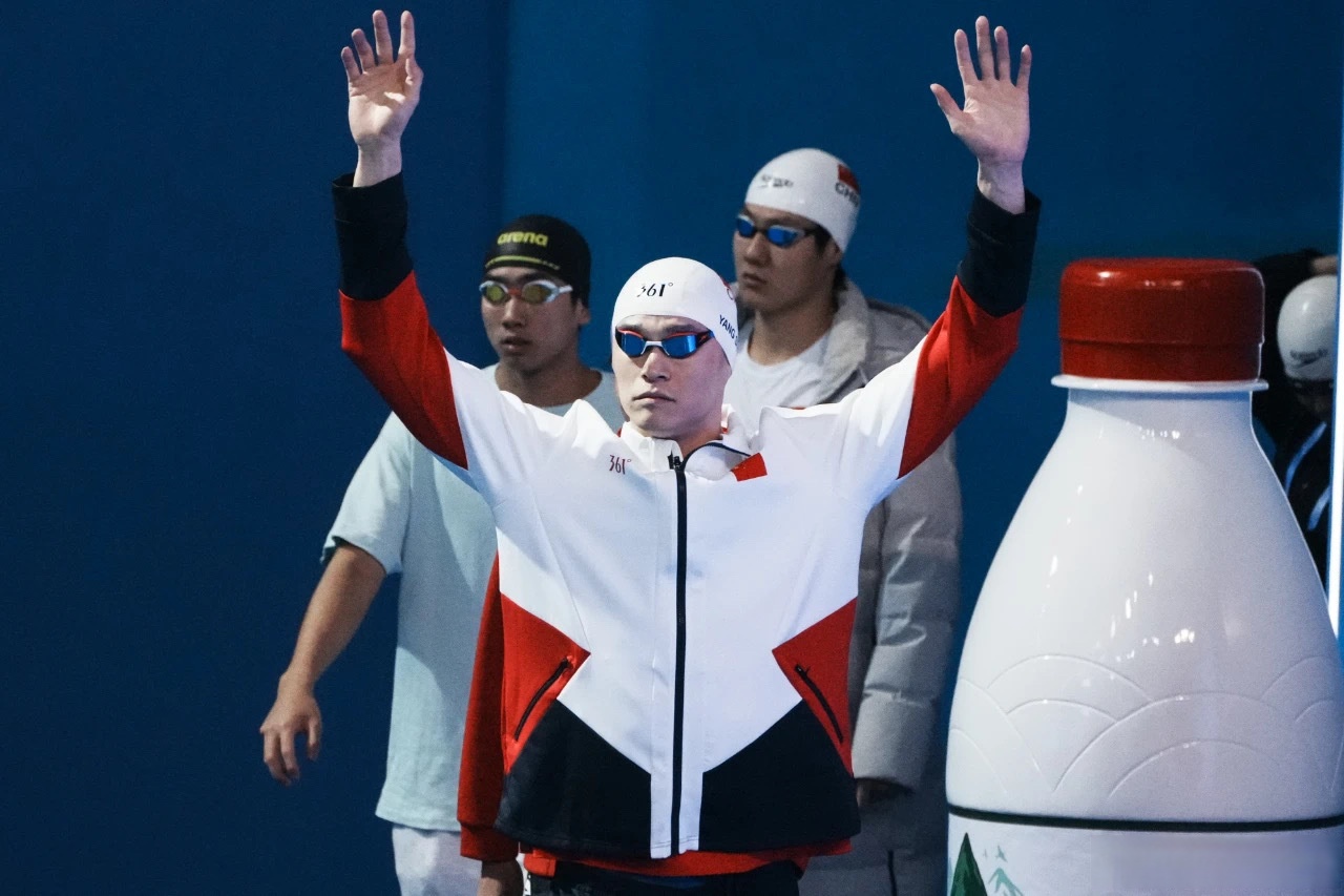 关于游泳选手突破自我,冲刺终点赢得掌声的信息 关于游泳选手突破自我,冲刺终点赢得掌声的信息