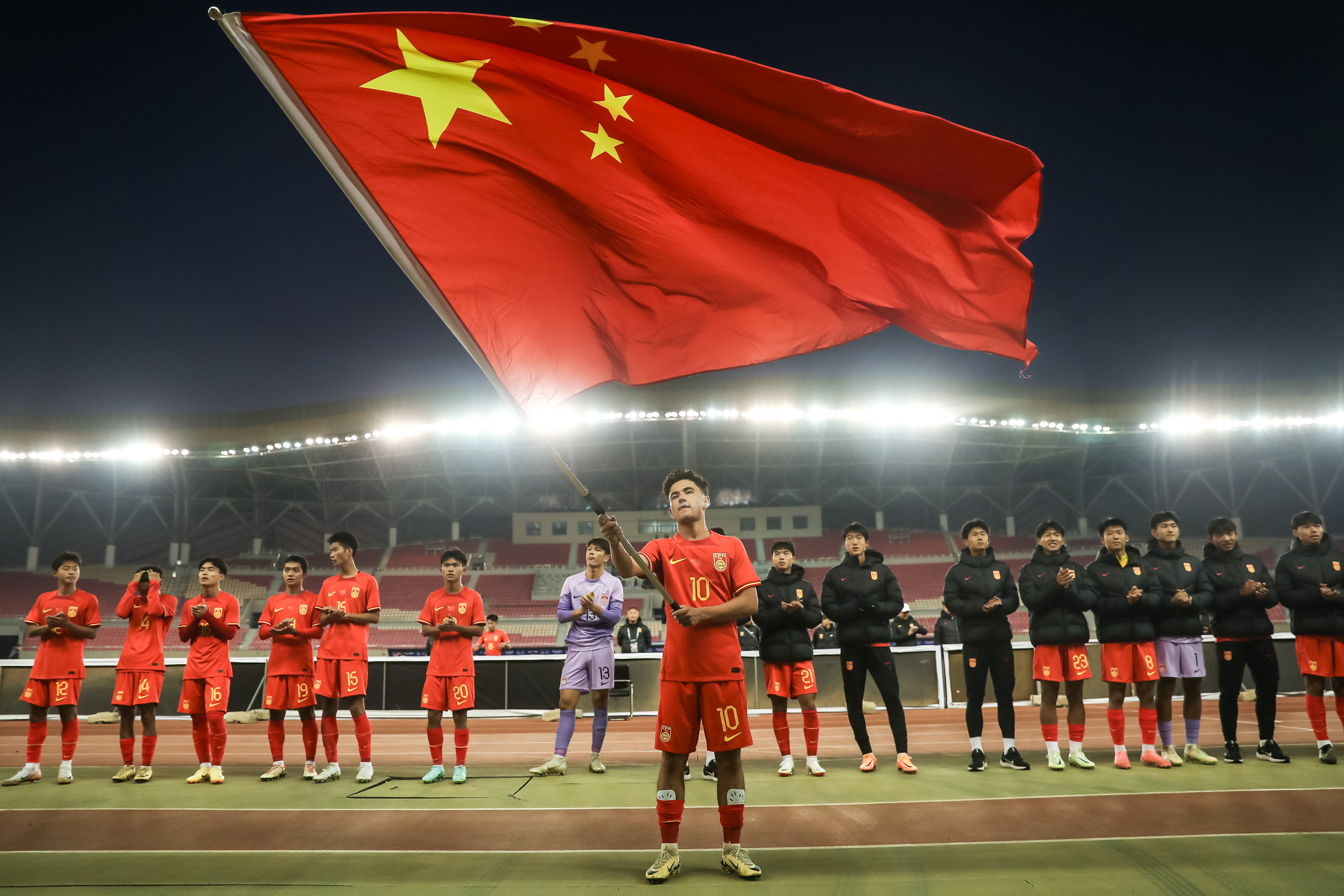 爱游戏中国官网-中国队伍在国际联赛中大获成功