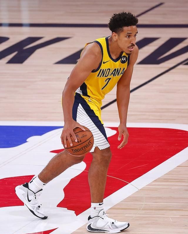 关于步行者逆转老鹰继续领跑东部的信息