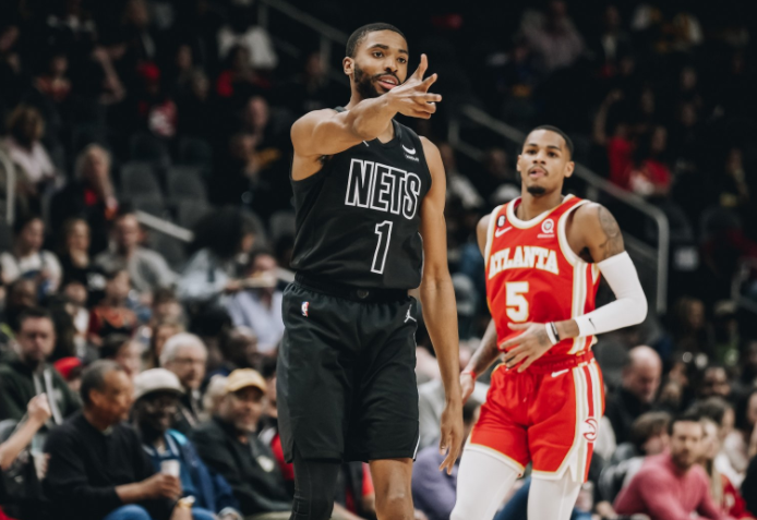 爱游戏app下载-老鹰主场战胜篮网：特雷-杨砍3分绝杀