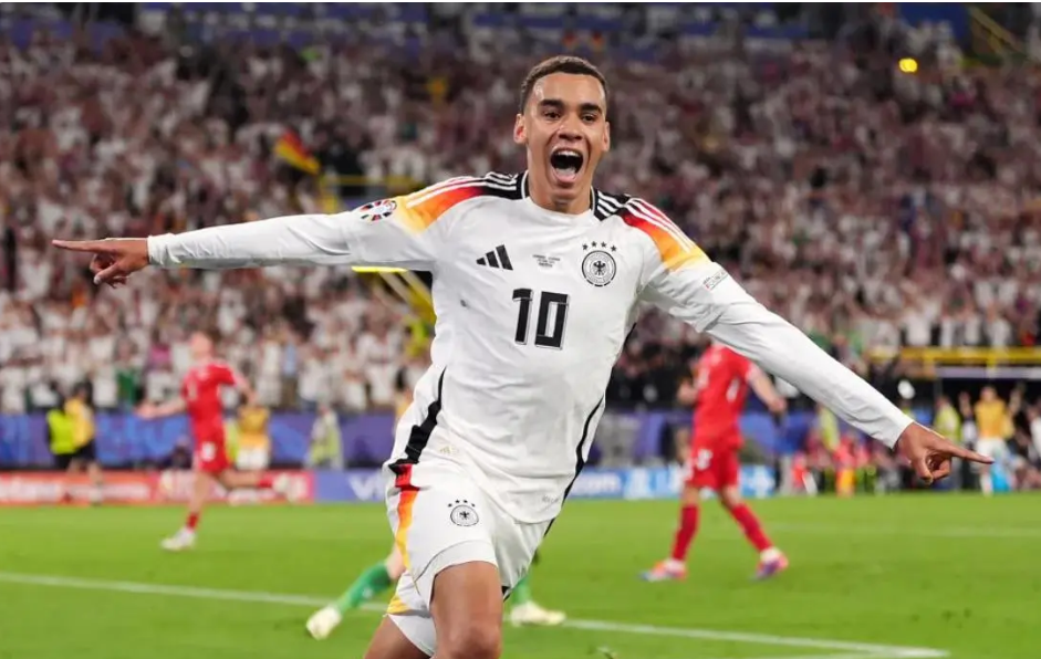 丹麦队表现出色,成功晋级欧锦赛四强 丹麦队表现出色,成功晋级欧锦赛四强